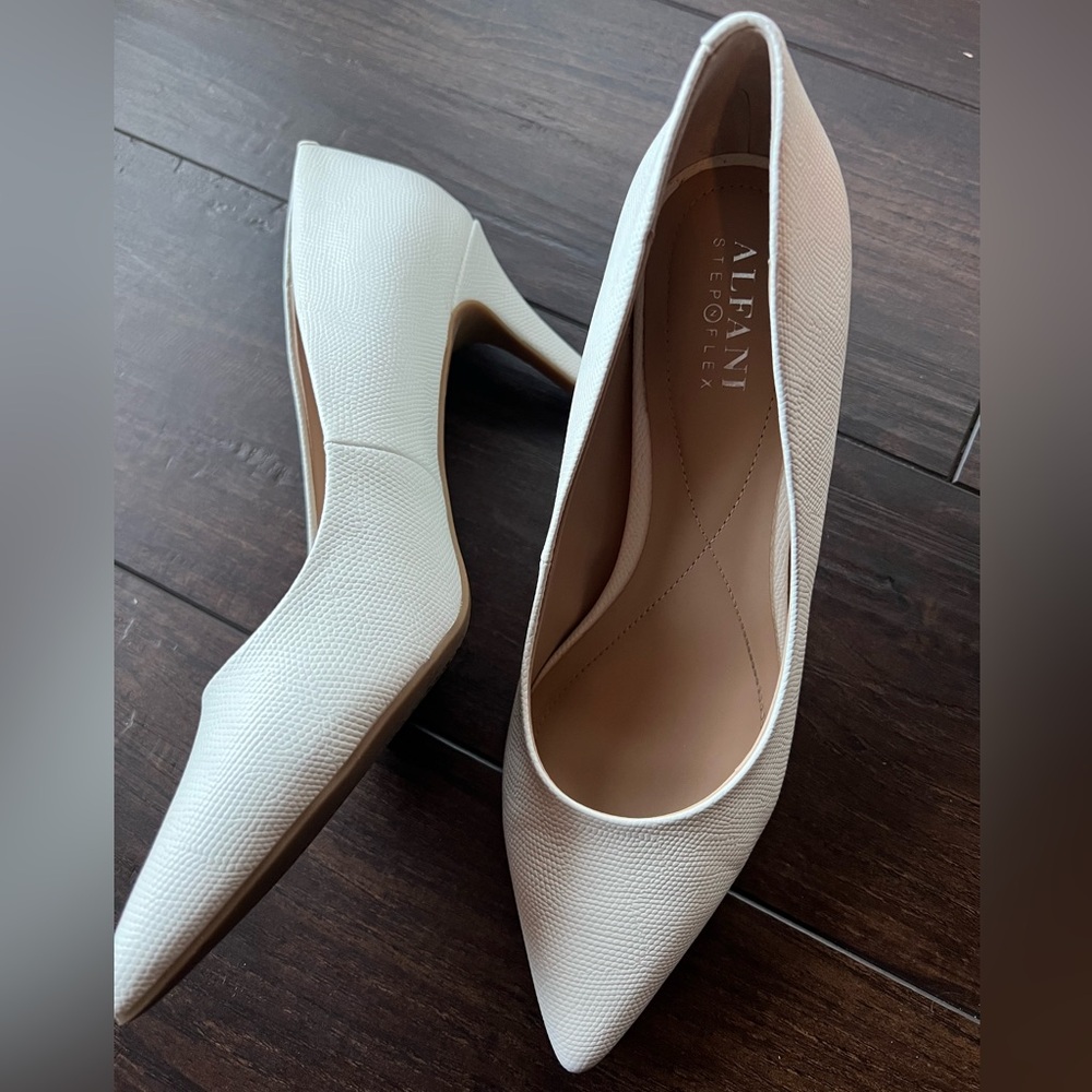 ALFANI Step N' Flex Women's White Lizard Leather Jeules Pointed-Toe Pumps